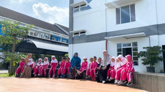 SEKOLAH MENYENANGKAN DI PAUD AL AZHAAR TULUNGAGUNG