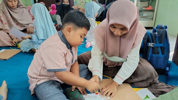 “Kreativitas Bersama Anak-anak Hebat PAUD Al Azhaar Tulungagung dan Keluarga: Menginspirasi Melalui 1000 Karakter”
