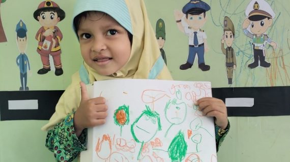 “Manfaat Menggambar untuk Anak PAUD AL AZHAAR TULUNGAGUNG : Mengembangkan Kreativitas, Motorik, dan Bahasa”