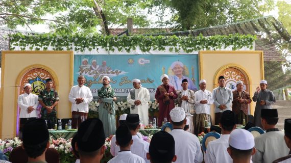 “Majlas Tausyiah bersama Al Habib Abdur Rohman Al Habsyi LC: Mengukir Cinta kepada Nabi dan Pedoman Mendidik Anak dalam Kehidupan Sehari-hari”