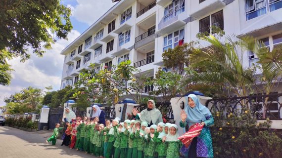 “Perayaan Hari Batik Nasional di PAUD Al Azhaar Tulungagung: Memupuk Semangat dan Cinta Terhadap Budaya Lokal”