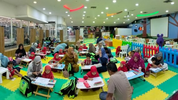 “Lomba Mewarnai Kaligrafi: Momen Kreatif dan Edukatif bagi Anak-anak Paud Al Azhaar Tulungagung “