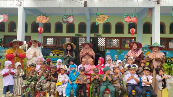 “Semangat Juang Anak-anak Hebat PAUD Al Azhaar Tulungagung dalam Peringatan Hari Pahlawan: Menyemai Impian dan Inspirasi untuk Masa Depan Gemilang”