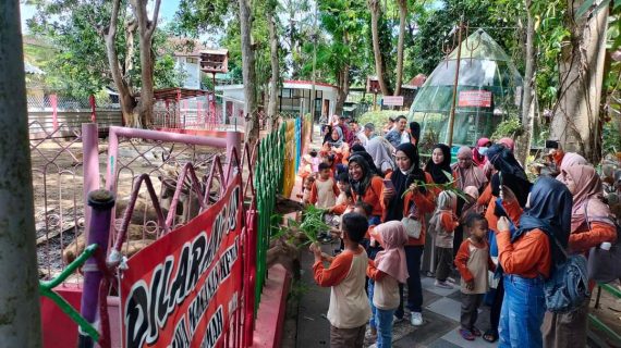 “Melibatkan Anak dalam Petualangan Alam: Menggali Kreativitas dan Keterampilan Motorik dengan Bermain di Luar Ruangan”