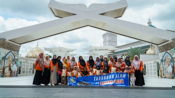 “Memperkaya Spiritualitas Anak-anak Hebat: Kunjungan Pendidikan Ke Masjid Ar Rahman Blitar oleh Paud Al Azhaar Tulungagung”