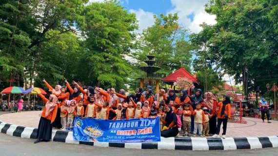 “Petualangan Edukatif di Taman Kebon Rojo Blitar: Rekreasi Anak-anak Hebat dari Paud Al Azhaar Tulungagung”