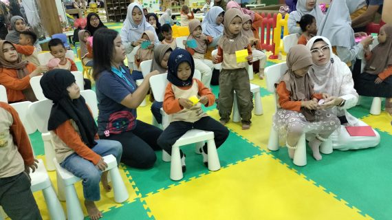 “Manfaat Melipat Topi Perawat dalam Pengembangan Keterampilan Anak Usia Dini: Perspektif dari PAUD Al Azhaar Tulungagung”