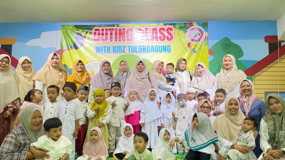 **Peringatan Maulid Nabi Muhammad SAW di PAUD Al Azhaar Tulungagung: Antusiasme Anak dan Orangtua dalam Kebersamaan**