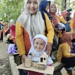 “Kreativitas dan Kasih Sayang: Kegiatan Hari Ibu PAUD Al Azhaar di Hutan Kota Ketanon”
