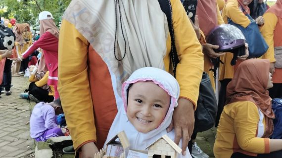 “Kreativitas dan Kasih Sayang: Kegiatan Hari Ibu PAUD Al Azhaar di Hutan Kota Ketanon”