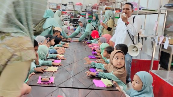 Belajar seru di dapur tradisional bersama Paud Al Azhaar Tulungagung